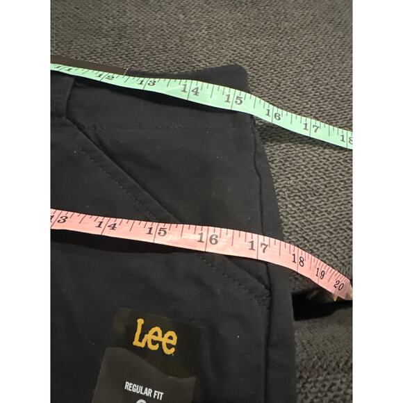 Lee Women’s Regular Fit 5” Inseam Size Medium Black Mid Rise US 6 - Picture 7 of 8